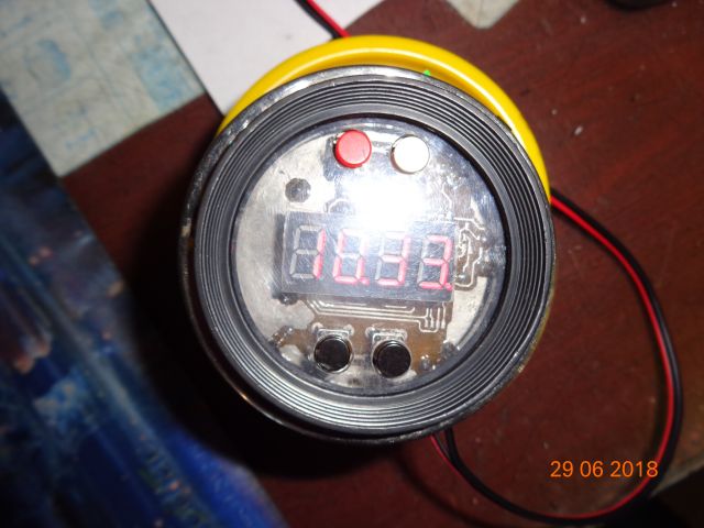 Автомобильные часы с термометром